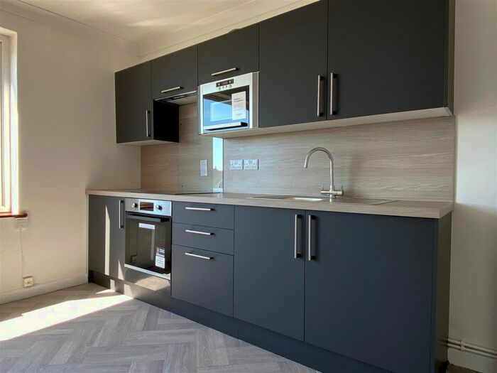 1 Bedroom Flat To Rent In A Queens Road, Swansea, West Glamorgan, SA2