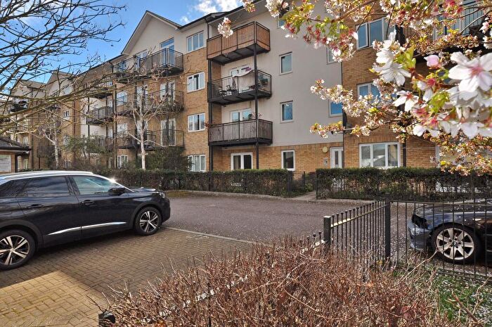 2 Bedroom Flat For Sale In Sharps Court, Cooks Way, Hitchin, SG4