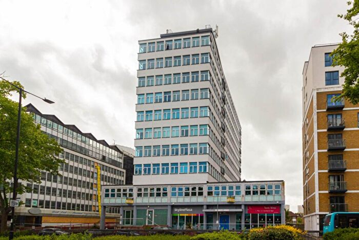 2 Bedroom Flat For Sale In Victoria Avenue, Southend On Sea, SS2