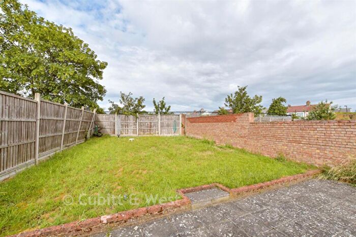 1 Bedroom Flat For Sale In Birchanger Road, South Norwood, SE25