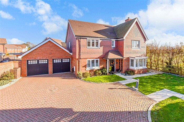 5 Bedroom Detached House For Sale In Seymour Drive, Marden, Marden, Kent, TN12