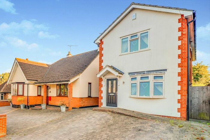 3 Bedroom Detached House To Rent In Mountdale Gardens, Leigh-On-Sea, SS9