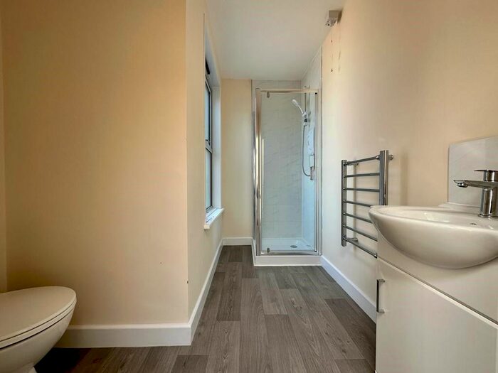 1 Bedroom Flat To Rent In High Street, Brentwood, CM14