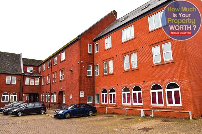 1 Bedroom Flat To Rent In Bishopstone House, Bedford, MK40