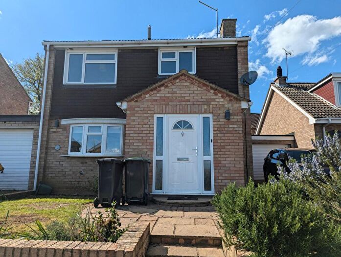3 Bedroom Link Detached House To Rent In Rushmere Close, Islip, NN14