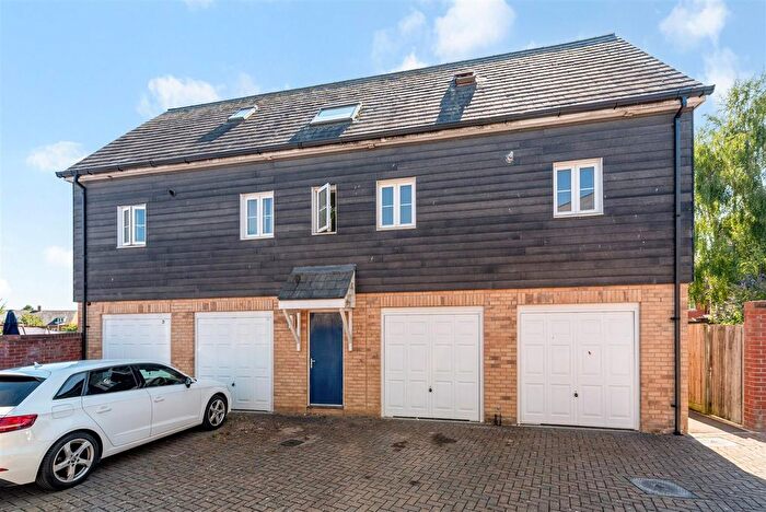 2 Bedroom Flat For Sale In Turnpike Road, Andover, SP11