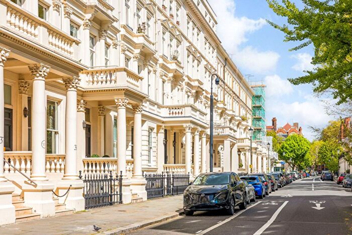 2 Bedroom Flat For Sale In Earl's Court Square, Earl's Court, London, SW5