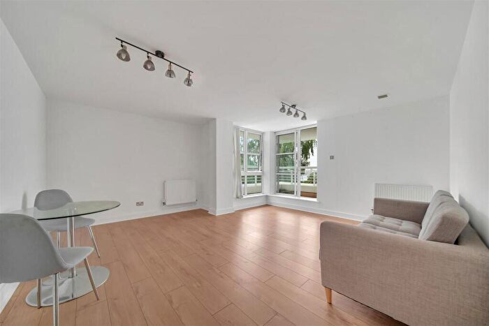 2 Bedroom Apartment For Sale In Barrier Point Road, London, London, E16