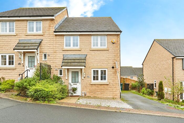 3 Bedroom Semi Detached House For Sale In Far Whin Gate, Keighley, BD22