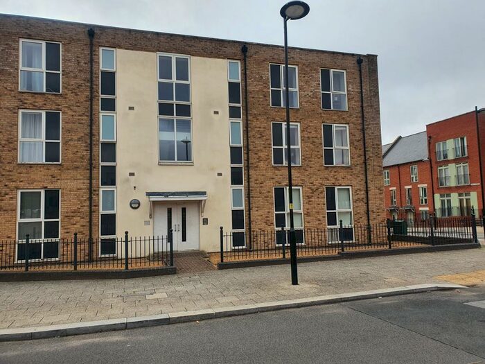 2 Bedroom Flat To Rent In The Square, Upton, Northampton, NN5