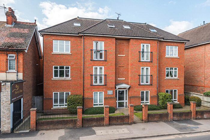 2 Bedroom Flat For Sale In Balfour House, Balfour Road, Weybridge, KT13