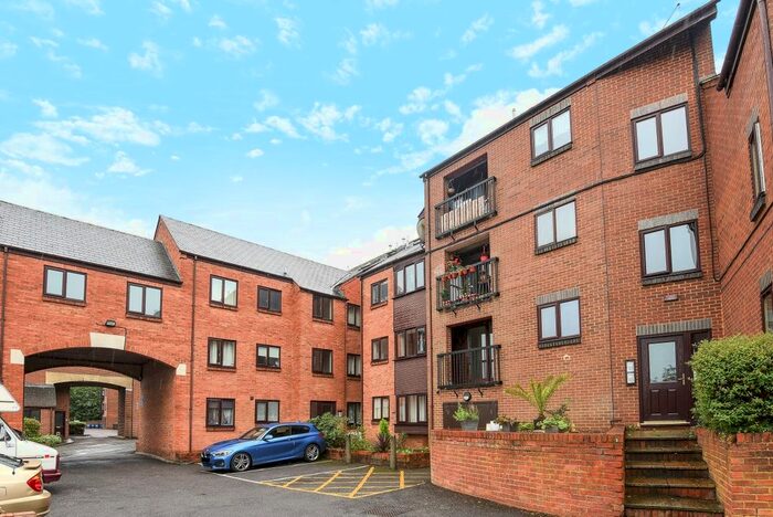 2 Bedroom Flat For Sale In Britannia Road, Banbury, OX16