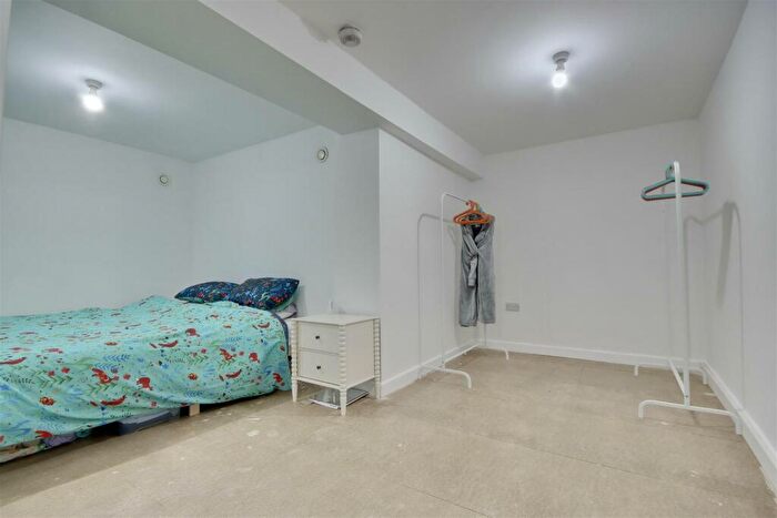 2 Bedroom Flat For Sale In Francis Avenue, Southsea, PO4