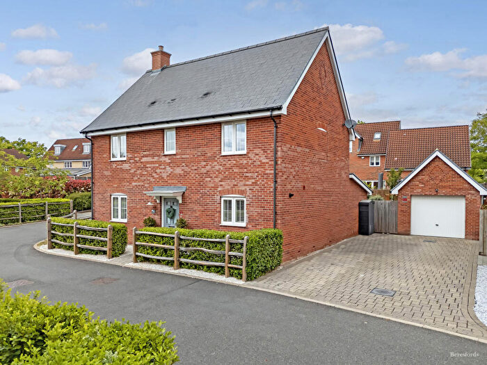 3 Bedroom Detached House For Sale In Gorse Wood View, Runwell, SS11