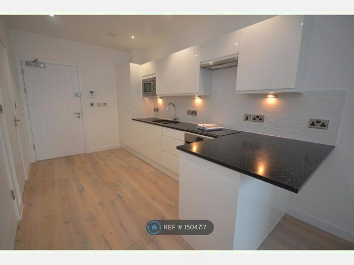 1 Bedroom Flat To Rent In Garrard House, Reading, RG1