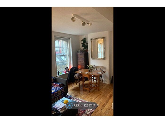 1 Bedroom Flat To Rent In Enfield Cloisters, London, N1