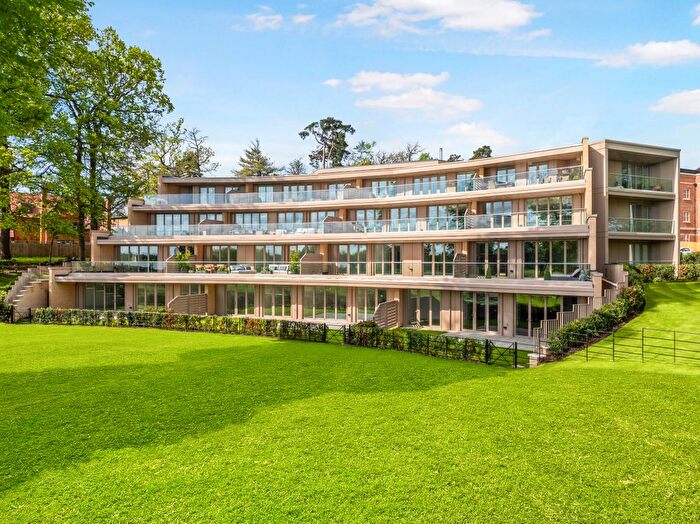 2 Bedroom Flat For Sale In The Pavillion, Sunningdale Park, SL5