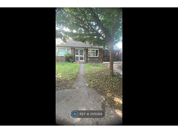 3 Bedroom Bungalow To Rent In Denbigh Close, Southall, UB1