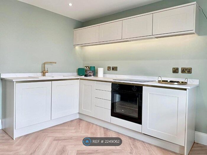 1 Bedroom Flat To Rent In Blenheim Terrace, Scarborough, YO12