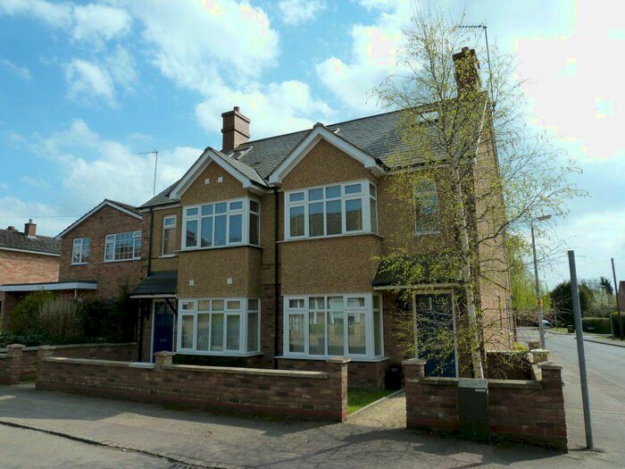 1 Bedroom Apartment To Rent In Pine Mews, Ampthill, Bedfordshire, MK45