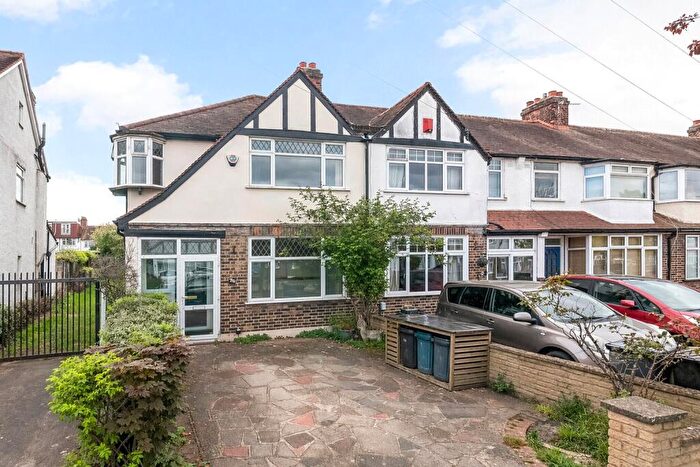 3 Bedroom End Of Terrace House For Sale In Aviemore Way, Beckenham, BR3