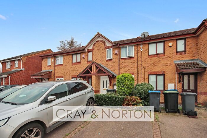 2 Bedroom Terraced House For Sale In Kelvin Gardens, Croydon, CR0