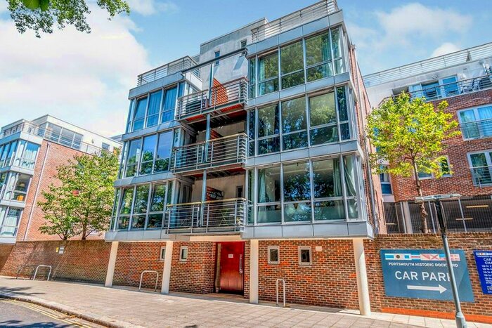 Flat To Rent In Royal James House, Admiralty Road, Portsmouth, Hampshire, PO1