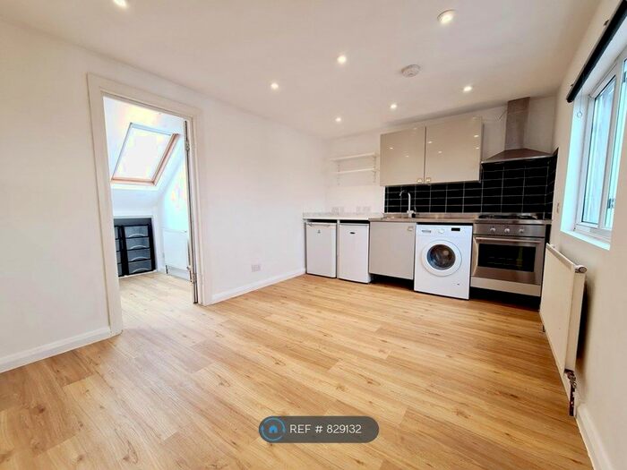 Studio To Rent In Catford, London, SE6