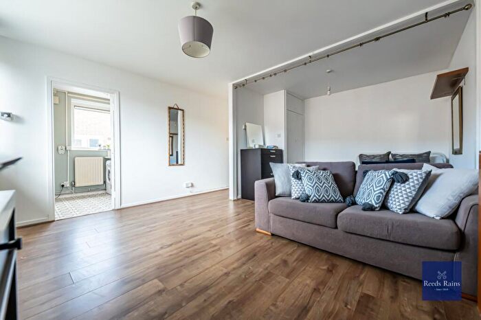 Apartment To Rent In Newcourt Street, London, NW8