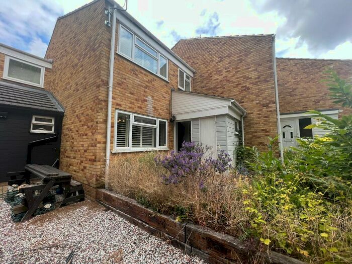 3 Bedroom House To Rent In Pinewood Park, GU14
