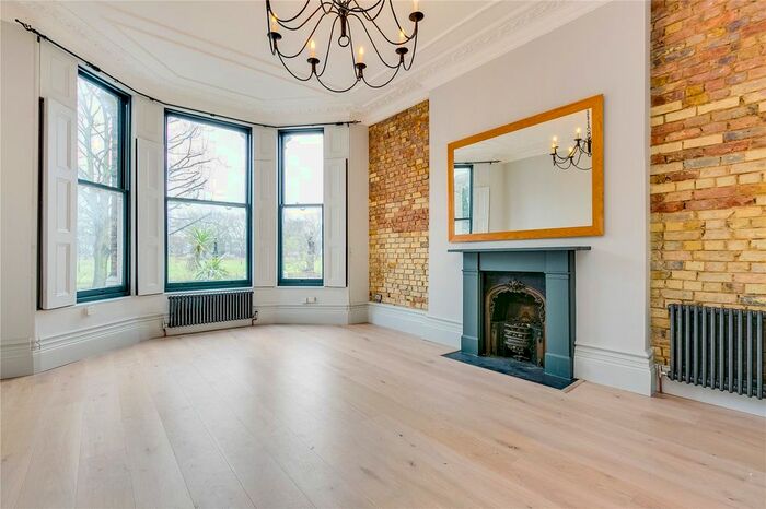 2 Bedroom Flat To Rent In Clapham Common North Side, Clapham, London, SW4