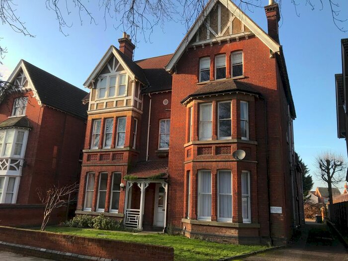 1 Bedroom Flat To Rent In De Parys Avenue, Bedford, MK40