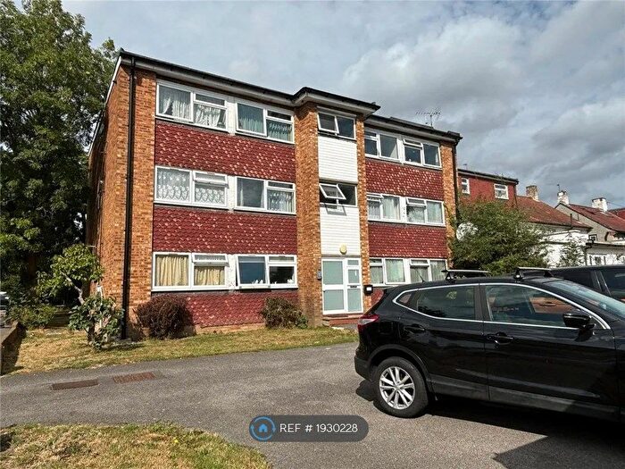 2 Bedroom Flat To Rent In Barley Lane, Ilford, IG3