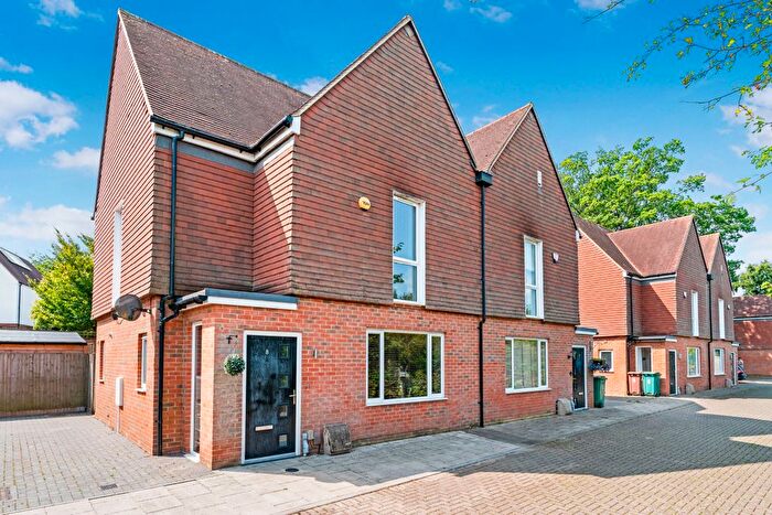 3 Bedroom Semi-detached House For Sale In Spring Walk, Tunbridge Wells, TN4