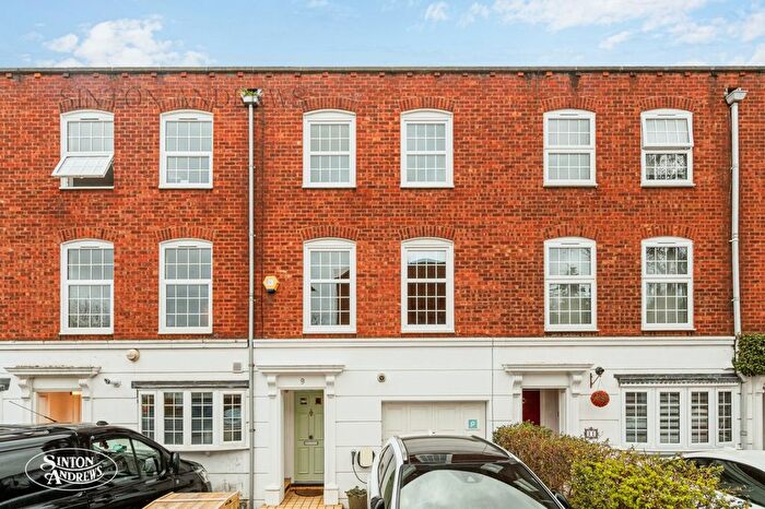4 Bedroom Terraced House For Sale In Regal Close, Ealing, W5