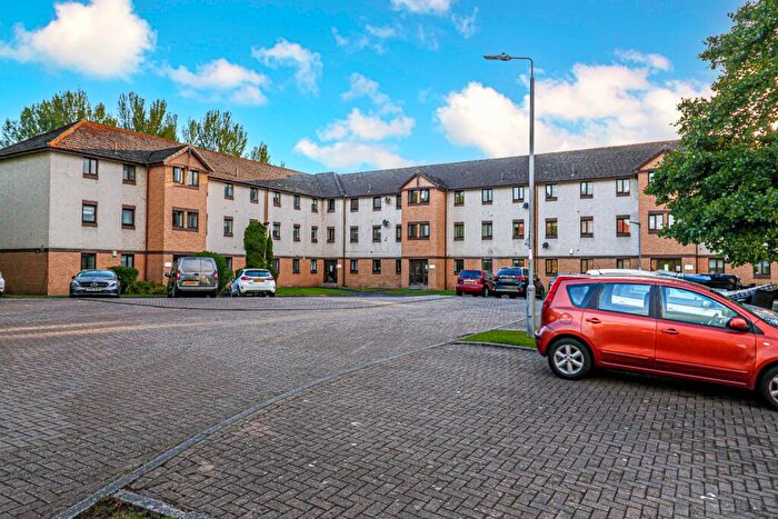 2 Bedroom Flat To Rent In Valley Court, Hamilton, South Lanarkshire, ML3
