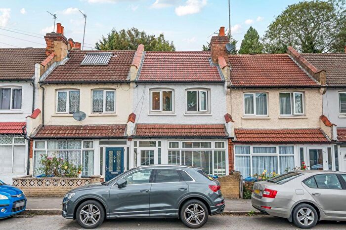 3 Bedroom Terraced House For Sale In Chipstead Valley Road, Coulsdon, CR5