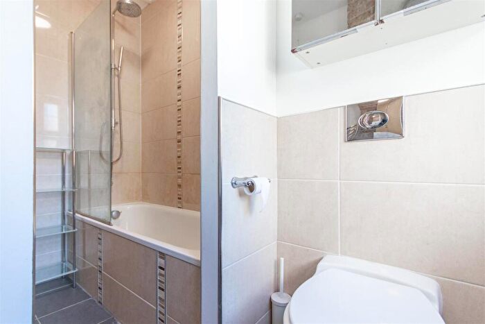 2 Bedroom Apartment To Rent In Prince Of Wales Passage, London, NW1