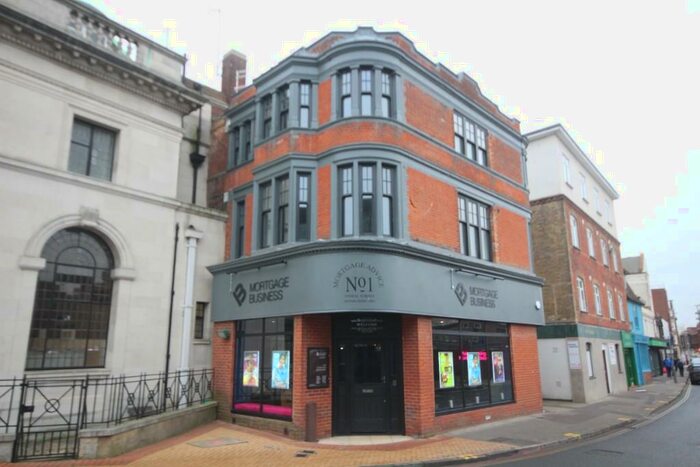 2 Bedroom Flat To Rent In Tindal Street, Chelmsford, Essex, CM1