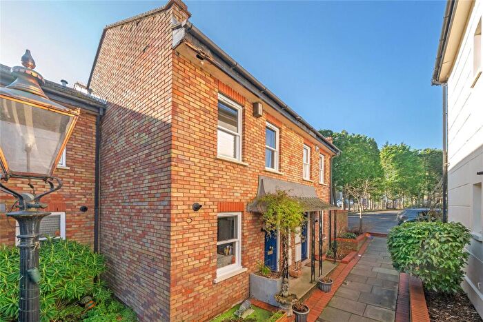 2 Bedroom House To Rent In Elderwood Place, London, SE27