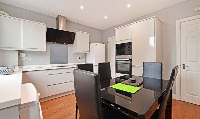 4 Bedroom Semi-Detached House To Rent In Priestley Street, Sheffield, S2