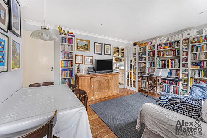 2 Bedroom Flat For Sale In Somerford Way, Canada Water, SE16