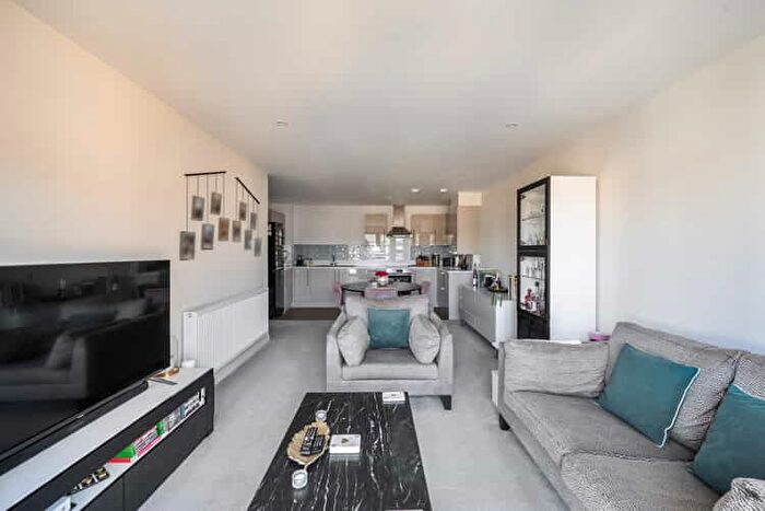 2 Bedroom Flat For Sale In Woolworth House, Welwyn Garden City, Hertfordshire, AL7