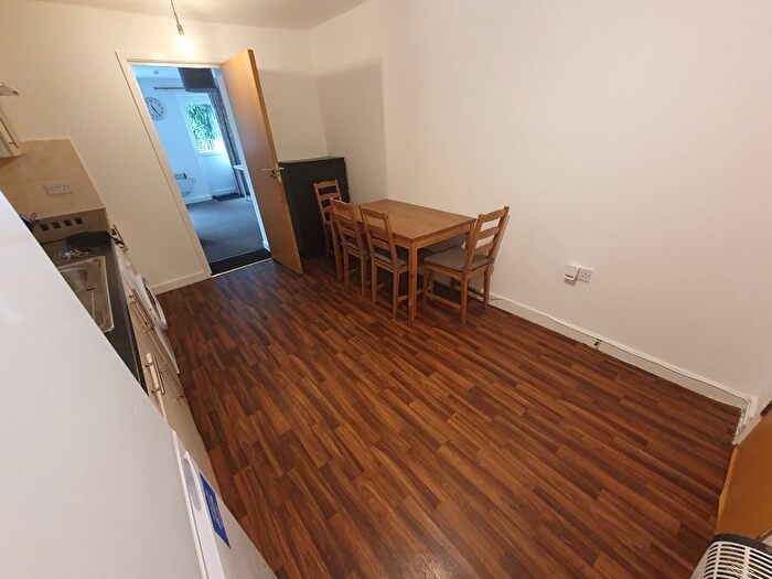 1 Bedroom Flat To Rent In North Luton Place, Roath, Cardiff, CF24