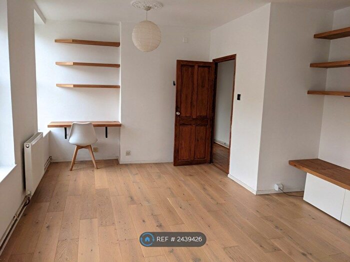 1 Bedroom Flat To Rent In Oliver House, London, SE16