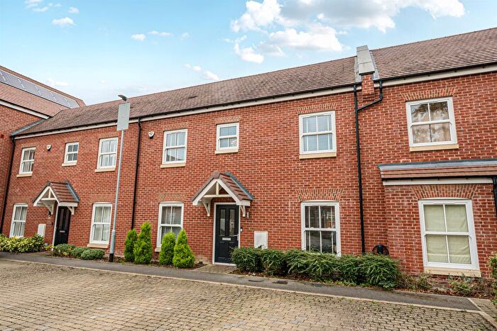 3 Bedroom Terraced House For Sale In Mcready Road, London, N20
