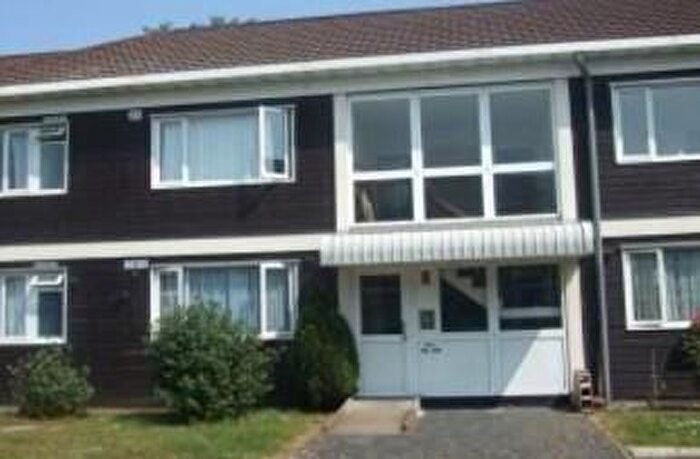 1 Bedroom Flat For Sale In Brent Lea, Brentford, TW8