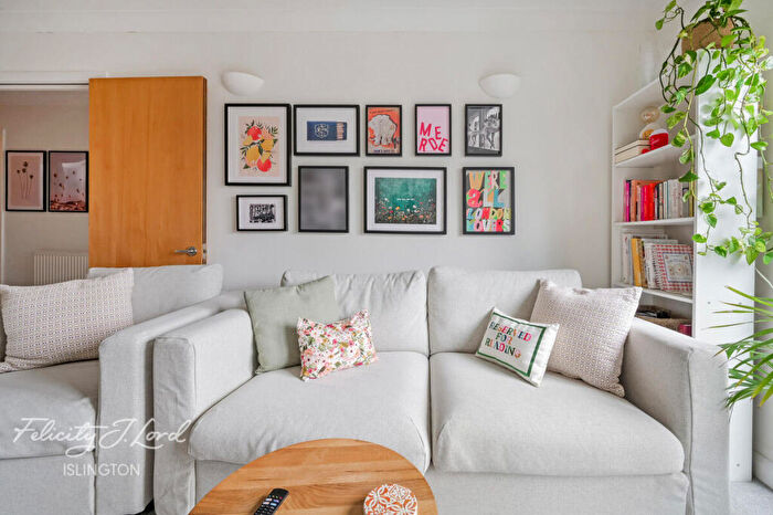 1 Bedroom Apartment For Sale In Tower Court, A Canonbury Street, N1