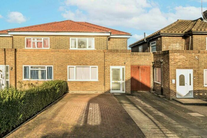 3 Bedroom House To Rent In Twyford Abbey Road, Willesden, NW10