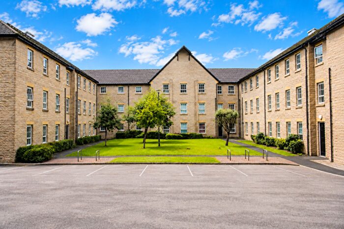 2 Bedroom Apartment For Sale In Gale Close, Littleborough, OL15